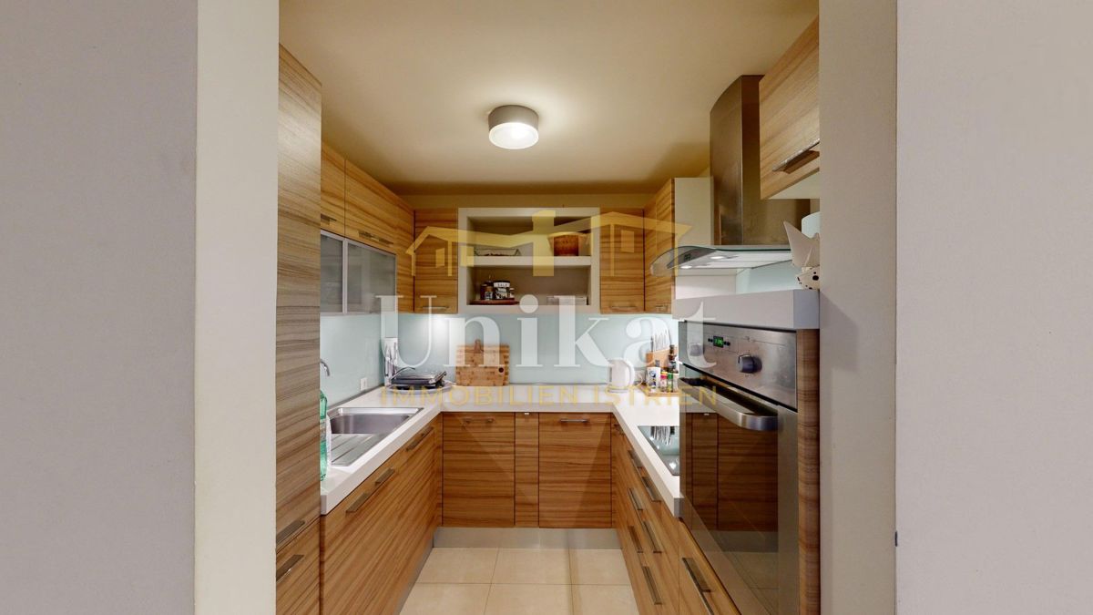 Appartamento su due piani con 4 camere da letto